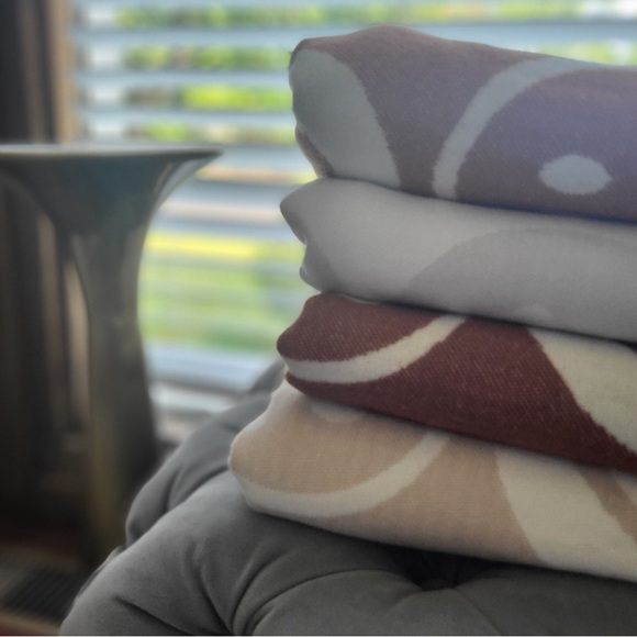 Happy Face Luxury Throw Blanket - Smiley - Picture 1 of 3